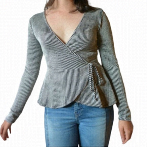CAUTION TO THE WIND women’s striped faux wrap peplum long sleeve top Sz S - Picture 4 of 4
